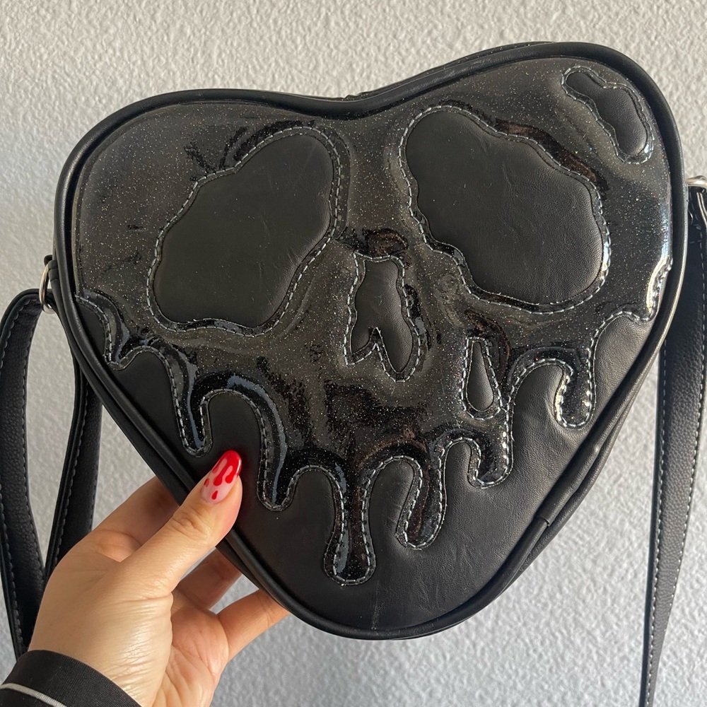 Love pain and stitches bag